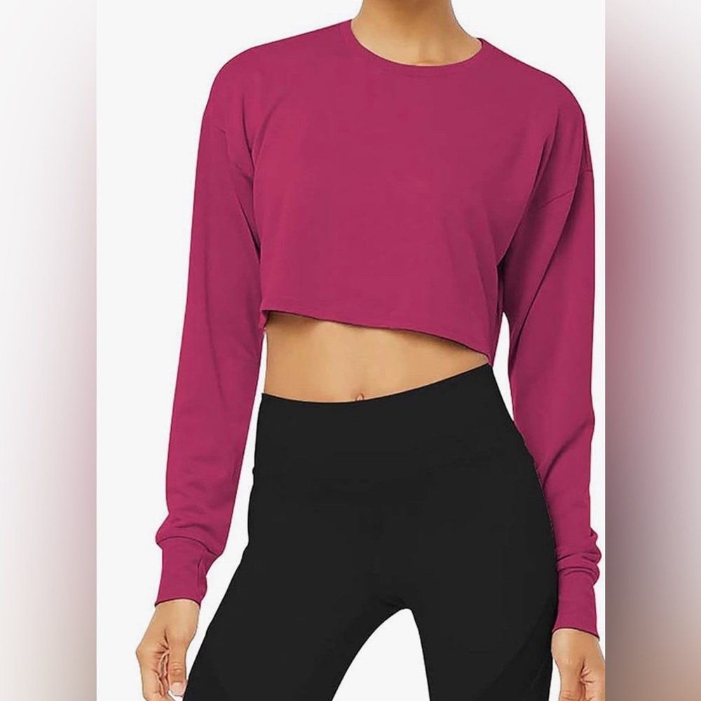 NWT. Long Sleeve Crop Top Cropped Sweatshirt. Size Medium